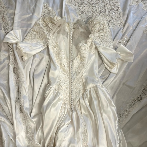 Vintage Alfred Angelo Collection Wedding Dress with long beaded Train size small - Picture 14 of 17